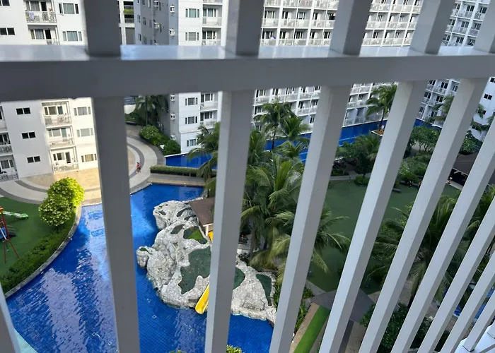 2 Bedrooms And 2 Cr, 1 Ensuite In Shore Residences Pasay Walking Distance To Mall Of And Near In Airport *