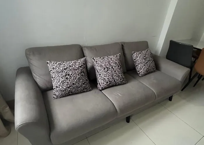 Appartement 2 Bedrooms And 2 Cr, 1 Ensuite In Shore Residences Pasay Walking Distance To Mall Of And Near In Airport *